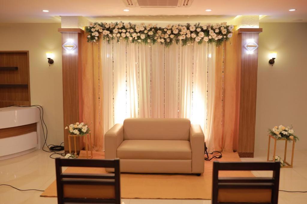 Hotel Bkm International Tellicherry エクステリア 写真