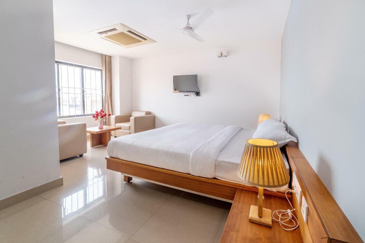 Hotel Bkm International Tellicherry エクステリア 写真