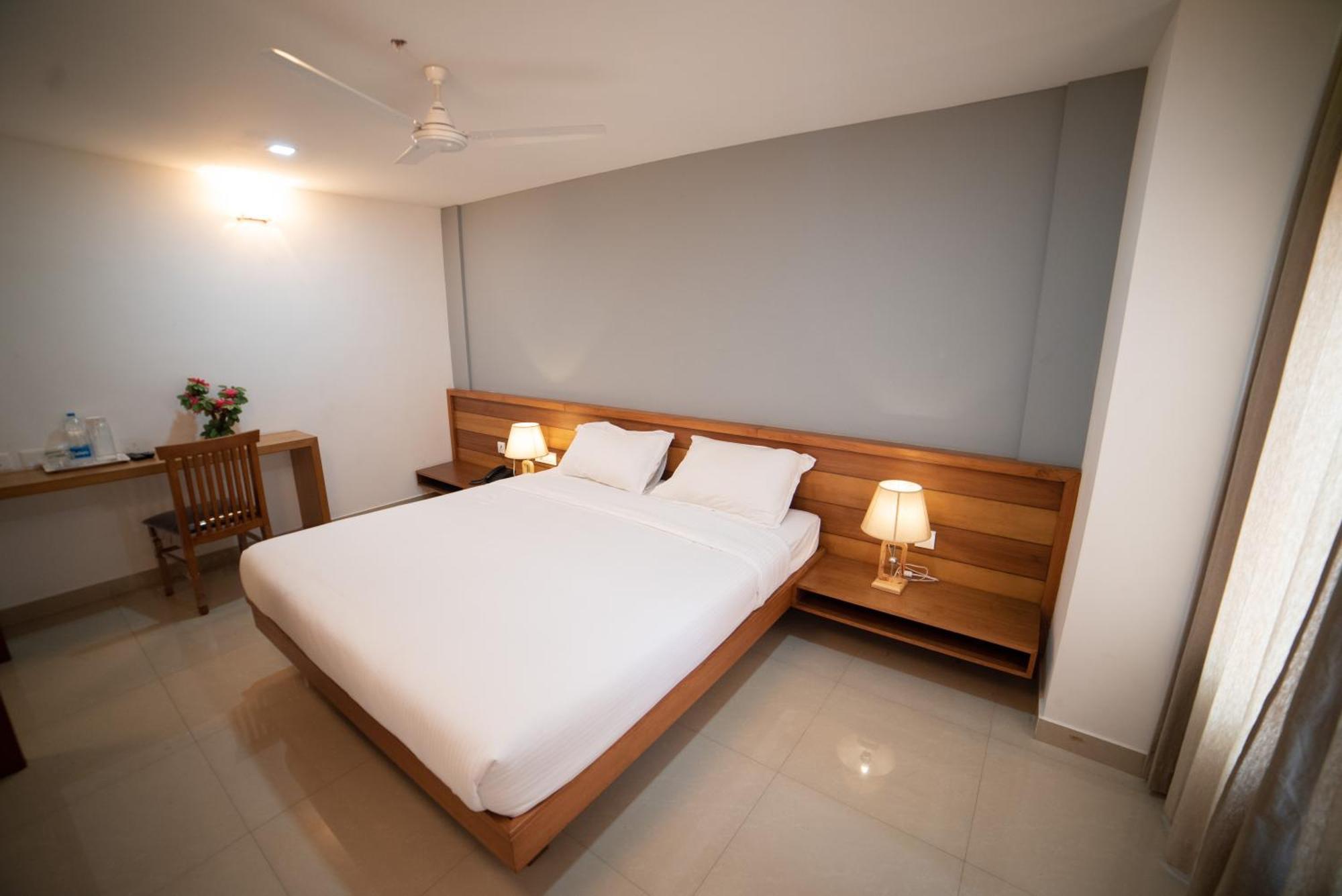 Hotel Bkm International Tellicherry エクステリア 写真