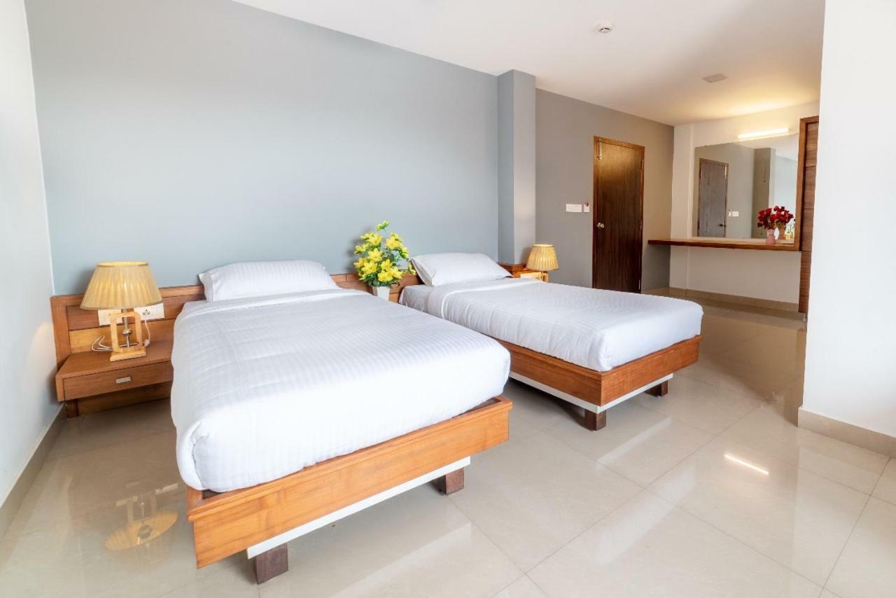 Hotel Bkm International Tellicherry エクステリア 写真